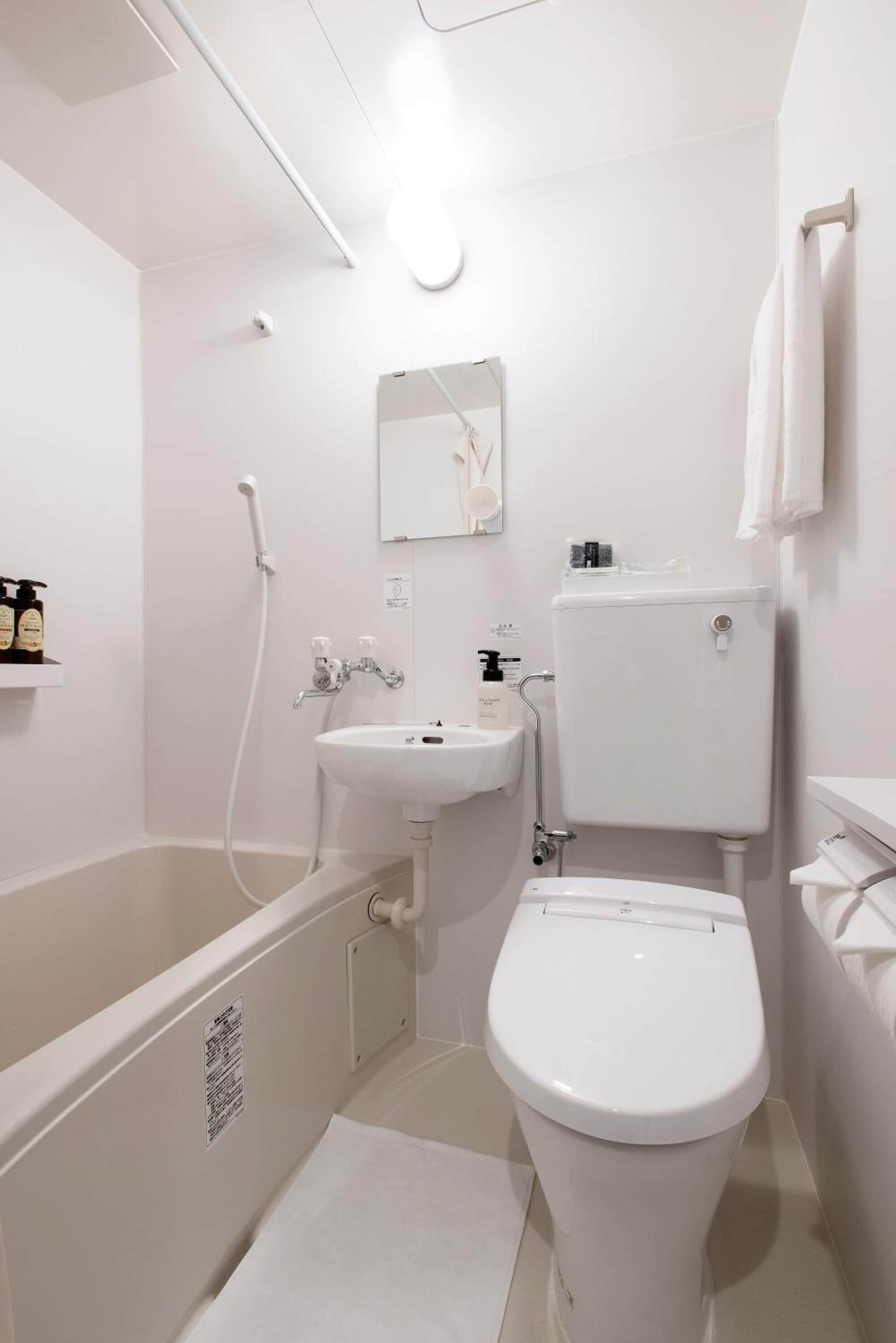 combined shower/bathtub, free toiletries, hair dryer, slippers