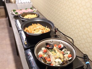 Petit déjeuner buffet servi tous les jours en supplément