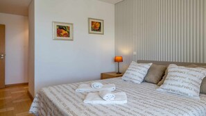 2 chambres, fer et planche Ă repasser, Wi-Fi gratuit, draps fournis