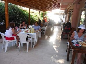 Breakfast area - Ayhan Otel (Cesme)