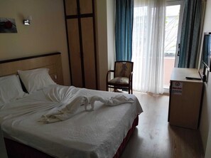 Free WiFi, bed sheets - Ayhan Otel (Cesme)