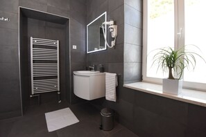 클럽 아파트, 바다 전망 | 욕실 | 샤워 시설, 헤어드라이어, 목욕가운, 타월