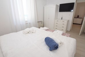 클럽 아파트, 바다 전망 | 고급 침구, 객실 내 금고, 각각 다른 스타일의 인테리어, 각각 다르게 가구 비치