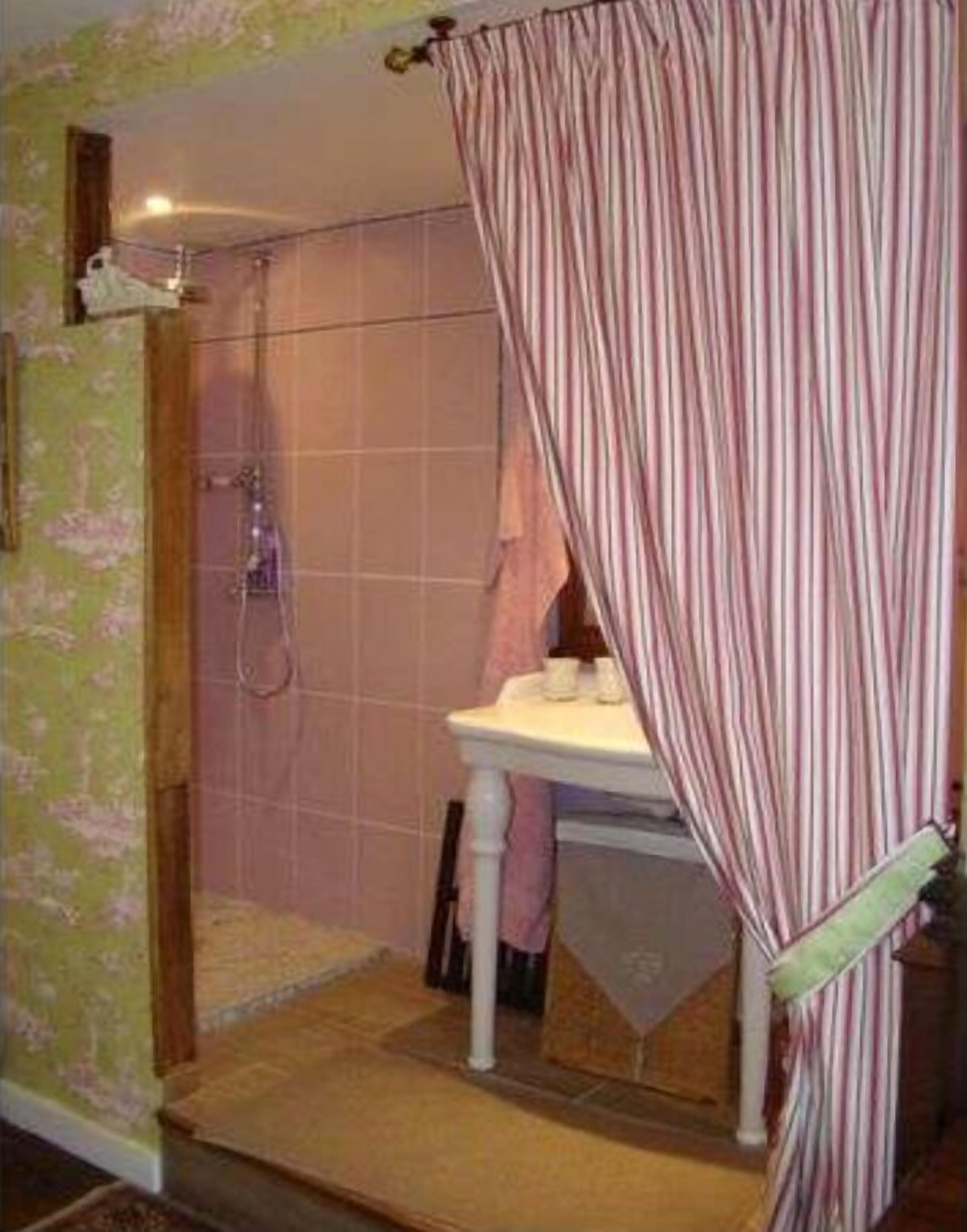 Double Room | Bathroom | Towels, soap, toilet paper