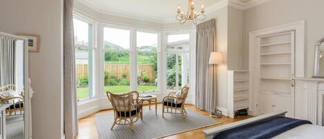 House, Multiple Beds | Living area | 30-inch TV with cable channels