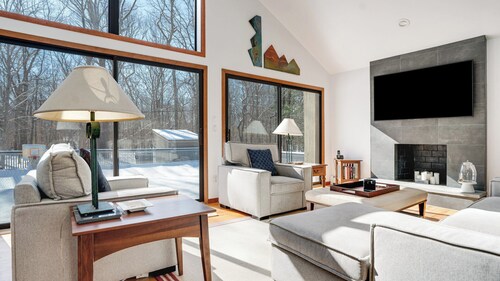 Uusi listaus: Bright Contemporary w / lämmitetty uima-allas, BBQ, l��hellä Village & Indian Wells Beachiä