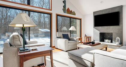 Uusi listaus: Bright Contemporary w / lämmitetty uima-allas, BBQ, l��hellä Village & Indian Wells Beachiä