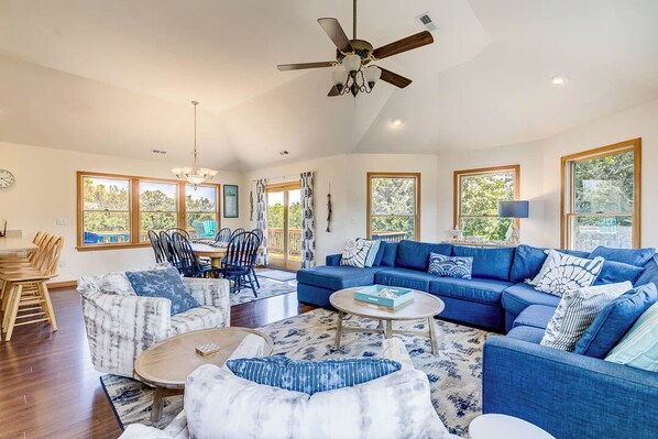 Televisión LED, reproductor de DVD y estéreo 