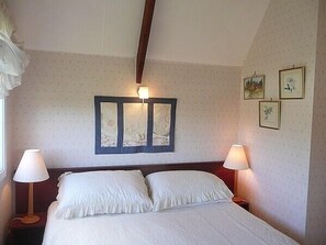 2 habitaciones, tabla de planchar con plancha, wifi y ropa de cama 