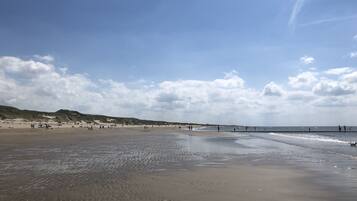 Plage à proximité, chaises longues