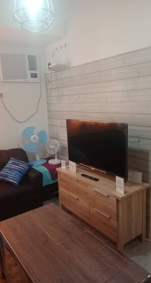 TV, Netflix, streaming services