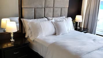 Deluxe Room, Courtyard View | Street view