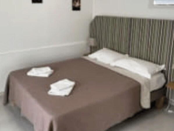 1 bedroom, WiFi (free), bed sheets