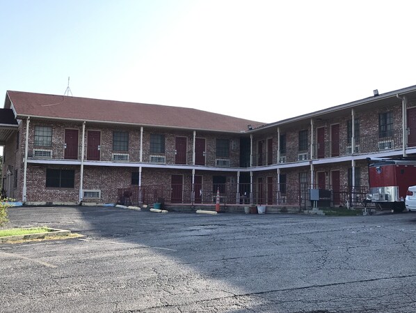 Exterior - Executive Inn (Graham)