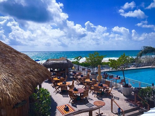 OCEAN VIEW, BEACHFRONT, OCEAN MANOR, IN THE HEART OF FORT LAUDERDALE