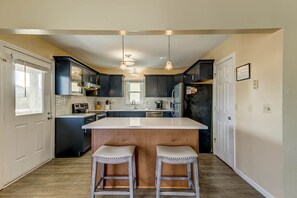 Fridge, microwave, oven, stovetop - Splash and Go | 1135 ft from the beach | Private Pool, Hot Tub | Nags Head (Nags Head)
