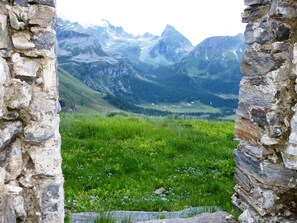 المنطقة المحيطة بالمنشأة