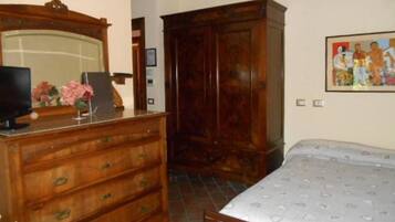 Double Room Single Use, Garden View | Free WiFi, bed sheets