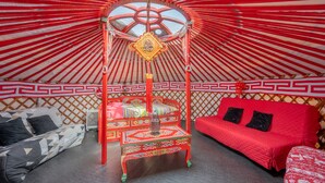 1 soverom, skrivebord, reiseseng for barn og wi-fi (inkludert)