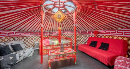 Yourte à la ferme avec grand appartement