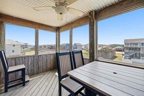 Outdoor dining - Sandy Toes | 499 ft from the beach | Dog Friendly, Private Pool, Hot Tub | Kill Devil Hills (Kill Devil Hills)