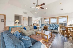 TV, DVD-spiller, fotballspill og stereoanlegg