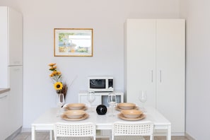 Apartment | Private kitchen | Fridge, microwave, coffee/tea maker, electric kettle - Rental In Rome Sistina View Terrace Apartment (Rome)