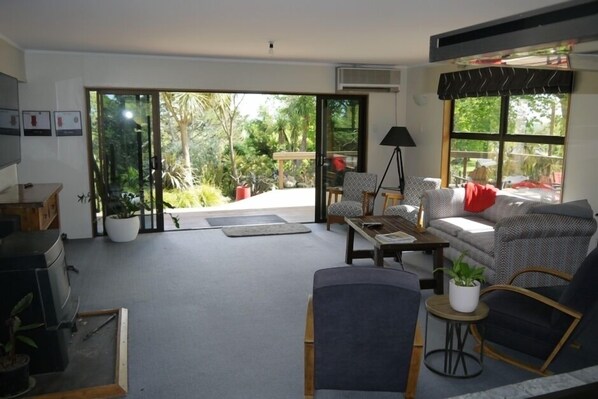 Smart TV, fireplace, stereo