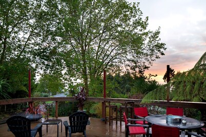 Our Tree house, private rural retreat .