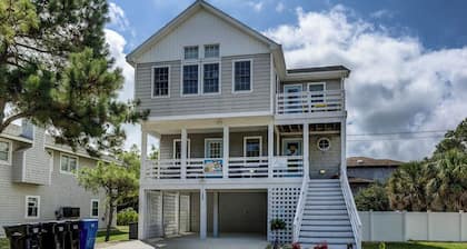 Loafing Around In Duck | 1250 ft from the beach | Private Pool, Hot Tub | Duck