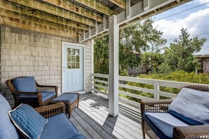 Terrace/patio - Loafing Around In Duck | 1250 ft from the beach | Private Pool, Hot Tub | Duck (Duck)