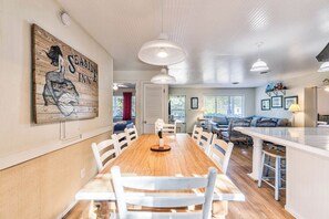 Dining - A Hidden Gem | 700 ft from the beach | Dog Friendly | Southern Shores (Southern Shores)