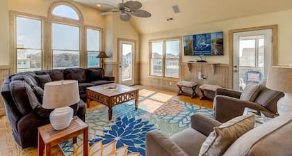 Summer Set | 925 ft from the beach | Private Pool, Hot Tub, Dog Friendly | Corolla