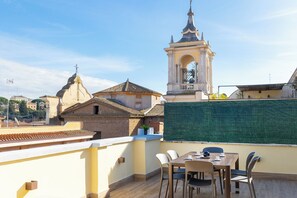 Apartment | Terrace/patio - Rental In Rome St. Peter's View Terrace (Rome)