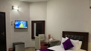 Deluxe Room | In-room safe, blackout drapes, iron/ironing board - Tulip Inn (Lahore)