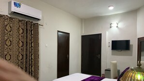 Standard Room | In-room safe, blackout drapes, iron/ironing board - Tulip Inn (Lahore)