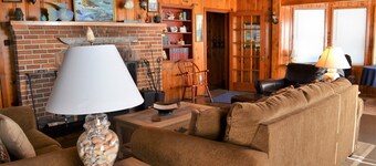 Oceanfront 5B/3Ba Sleeps 10 w/Hot Tub, Views, Ping Pong