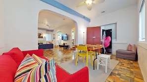 Una Smart TV, libros