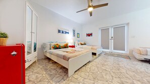 5 dormitorios, escritorio, tabla de planchar con plancha y cuna de viaje