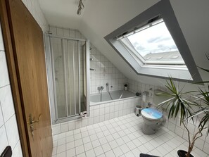 Bathtub, towels, toilet paper
