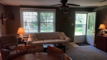 Cottage, Lake View | Living room