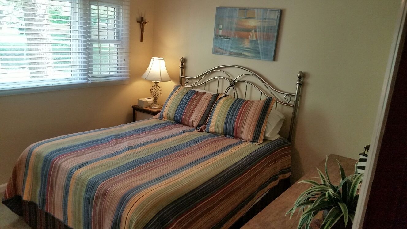 Cottage, Lake View | Iron/ironing board, free WiFi, bed sheets