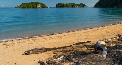 Beach Tata - Golden Bay Bach (Tata Beach)