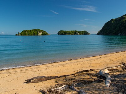 Beach Tata - Golden Bay Bach (Tata Beach)