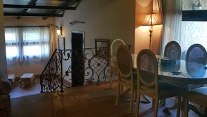 Lobby sitting area - Mayfair Resort (Abbottabad)