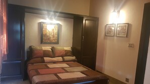 Blackout drapes, WiFi (free), bed sheets - Mayfair Resort (Abbottabad)
