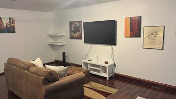 Smart TV, Netflix, streaming services