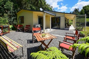 Outdoor dining - Lake Rotoiti Retreat | Walk to the Lake + Kayaks! (Okere Falls)
