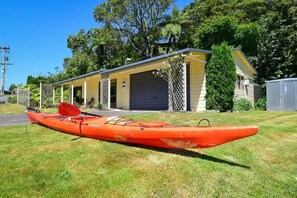 Property grounds - Lake Rotoiti Retreat | Walk to the Lake + Kayaks! (Okere Falls)