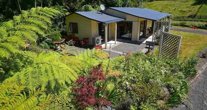 Lake Rotoiti Retreat | Walk to the Lake + Kayaks!
